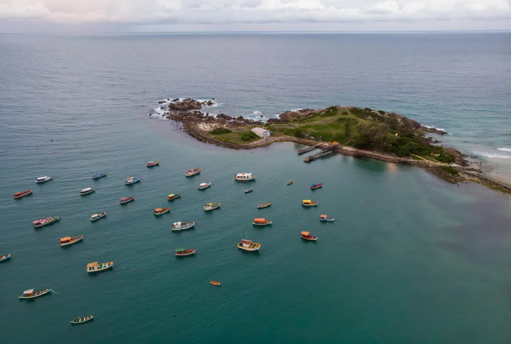 ilha florianopolis barcos viajar barato o que fazer viagem